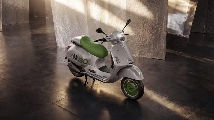 Vespa Edizione Ottantesimo chính thức được bán tại Việt Nam với số lượng giới hạn 4 chiếc