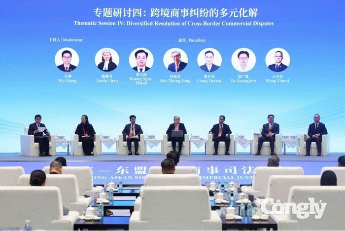 Quang cảnh diễn đàn.