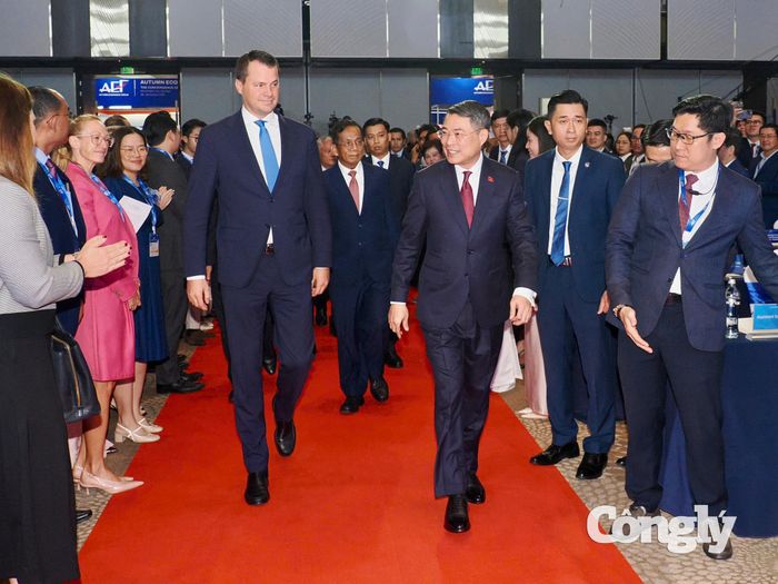 Thủ tướng Chính phủ Lê Minh Hưng và ông Stephan Mergenthaler - Giám đốc điều hành Diễn đàn Kinh tế Thế giới đến dự diễn đàn.