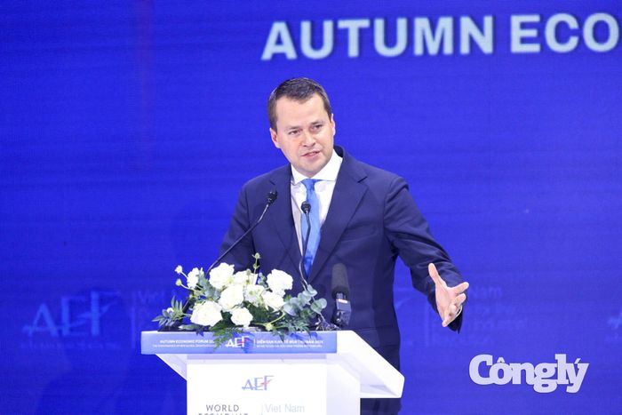 Ông Stephan Mergenthaler - Giám đốc điều hành Diễn đàn Kinh tế Thế giới phát biểu.