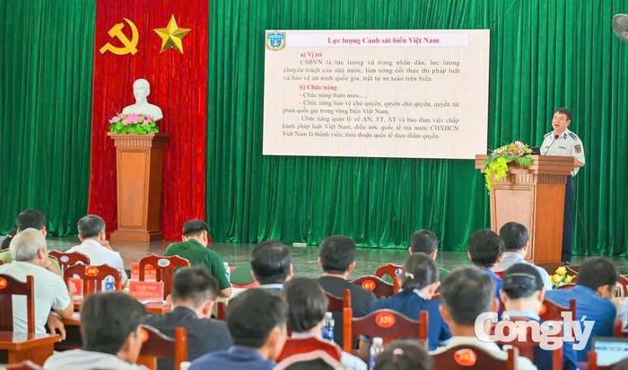 Đại tá Đỗ Xuân Đoài, Phó Chính ủy BTL Vùng Cảnh sát biển 3 phát biểu tại chương trình.