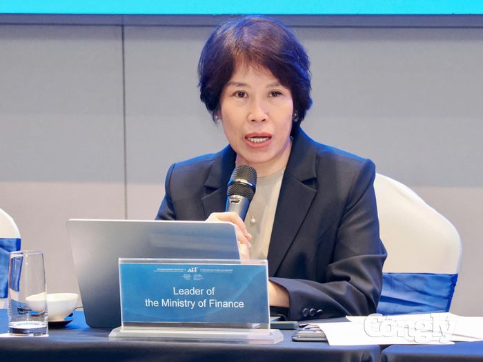 Lãnh đạo Bộ Tài chính phát biểu tại buổi làm việc.