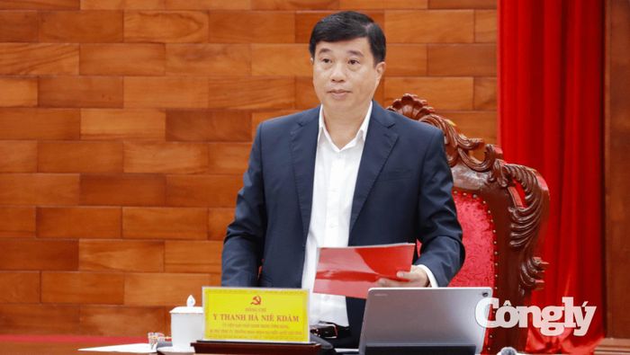 Bí thư Tỉnh ủy, Trưởng Đoàn đại biểu Quốc hội tỉnh Lâm Đồng Y Thanh Hà Niê Kđăm kết luận hội nghị.