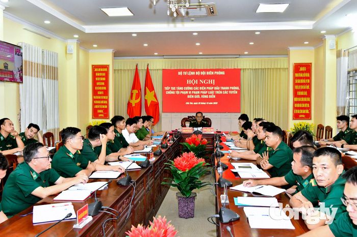 Quang cảnh các đại biểu dự tại điểm cầu Ban chỉ huy BĐBP TP Cần Thơ.
