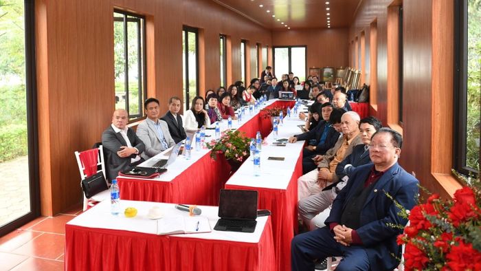Lãnh đạo và các thành viên VACD họp về các vướng mắc của doanh nghiệp cần tháo gỡ. Ảnh: Hoàng Anh.