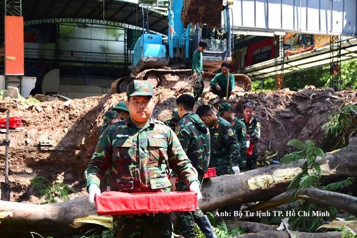 Riêng trong ngày 27/10, các lực lượng đã phát hiện, quy tập thêm 4 bộ hài cốt liệt sĩ tại Công viên Lê Thị Riêng.