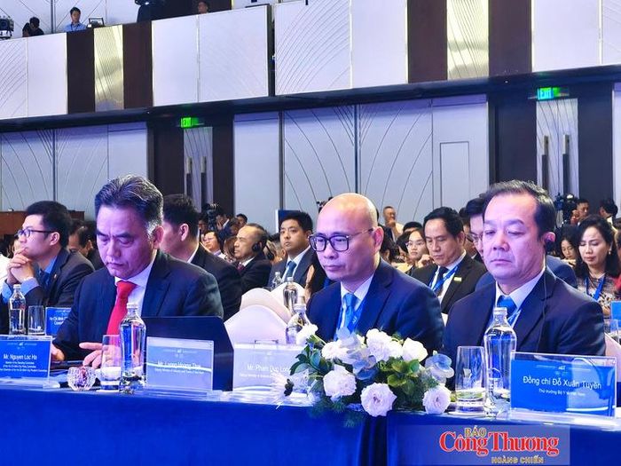 Thứ trưởng Bộ Công Thương Lương Hoàng Thái tham dự phiên toàn thể cấp cao của Diễn đàn Kinh tế Mùa thu. 