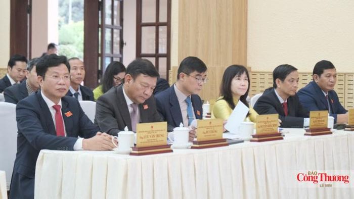 Các đại biểu tham dự kỳ họp.
