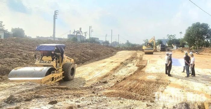 Tuyến đường nối TP Thanh Hóa cũ đi Cảng Hàng không Thọ Xuân đang được triển khai thi công sau khi các địa phương đã cơ bản bàn giao mặt bằng.