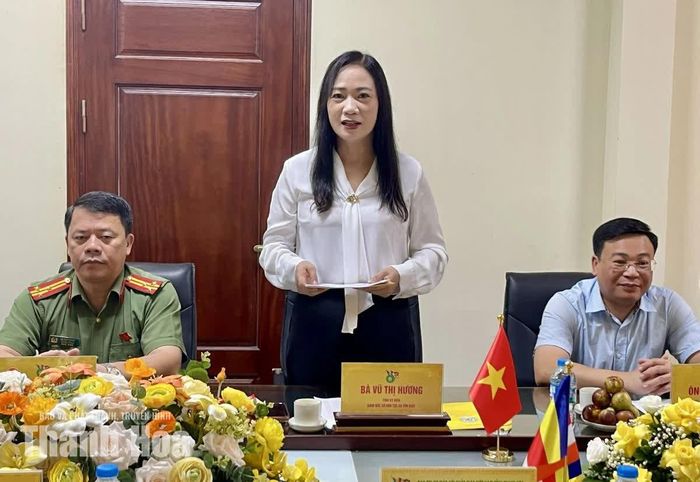 Giám đốc Sở Dân tộc và Tôn giáo tỉnh Vũ Thị Hương phát biểu tại buổi gặp mặt.