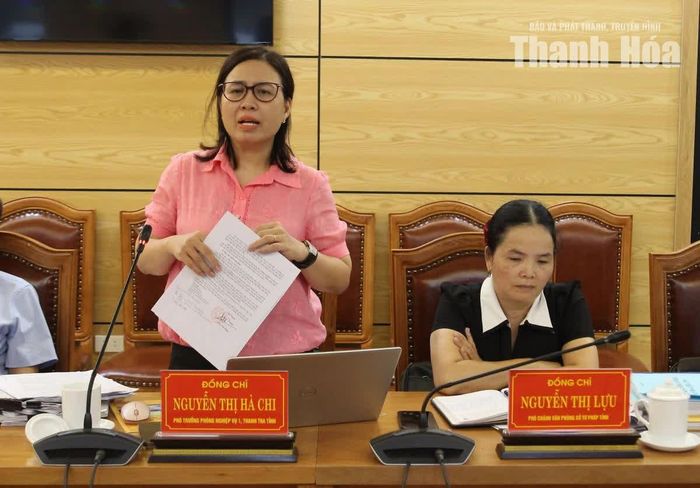 Thành viên Đoàn giám sát phát biểu tại buổi làm việc.