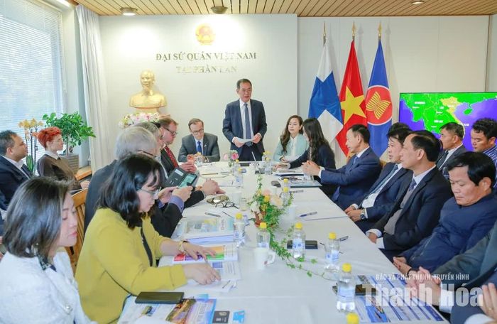 Phó Bí thư Tỉnh ủy Trịnh Tuấn Sinh phát biểu tại buổi tọa đàm.