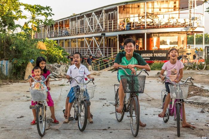 Nhờ thiết kế mớn nước nông, tàu Angkor Pandaw có thể dễ dàng đưa du khách khám phá vùng đồng bằng sông Hồng một cách tiện nghi và thoải mái. Ảnh: Pandaw