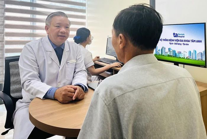 Bệnh nhân tái khám sau một tuần phẫu thuật sửa van tim. Ảnh: Bệnh viện Đa khoa Tâm Anh
