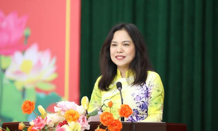 Đồng chí Nguyễn Thị Kim Dung phát biểu tại lễ bế giảng.