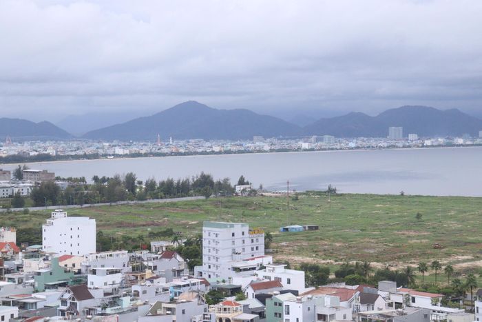 Thành phố sẽ triển khai đầu tư phát triển khu đô thị lấn biển trên vịnh Đà Nẵng. Ảnh: HOÀNG HIỆP