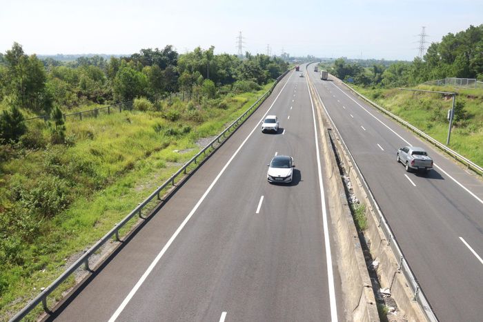 Tuyến đường cao tốc Đà Nẵng - Quảng Ngãi đoạn qua xã Điện Bàn Tây. Ảnh: HOÀNG HIỆP