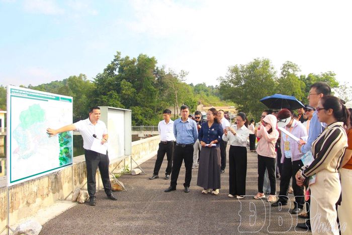 Nhà đầu tư, doanh nghiệp khảo sát, tìm hiểu dự án Khu phức hợp du lịch nghỉ dưỡng khoáng nóng hồ Hồng Khếnh, xã Thanh Nưa.