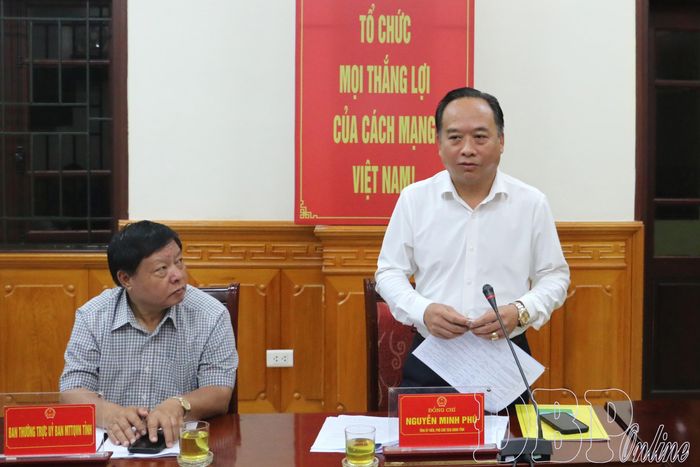 Đồng chí Nguyễn Minh Phú, Ủy viên Ban Chấp hành Đảng bộ tỉnh, Phó Chủ tịch UBND tỉnh phát biểu tại phiên họp.