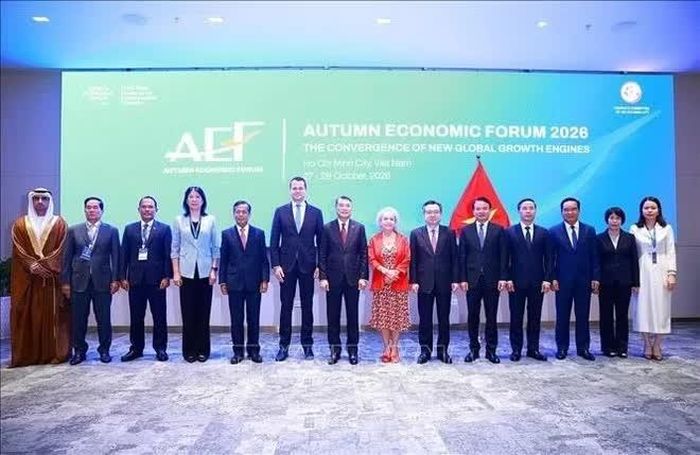 Thủ tướng Lê Minh Hưng và các trưởng đoàn tham dự Diễn đàn Kinh tế Mùa thu 2026 (AEF 2026). Ảnh: Dương Giang/TTXVN