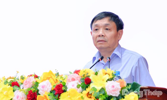 Đồng chí Phan Văn Thắng trình bày chuyên đề Kế hoạch thực hiện Nghị quyết 29 ngày 15-10-2026 của Ban Chấp hành Trung ương Đảng khóa XIV về tiếp tục đổi mới, hoàn thiện phương thức lãnh đạo, cầm quyền của Đảng trong kỷ nguyên mới.