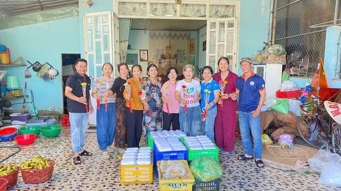  Nhờ sự chung tay ấy, CLB Cơm Từ Thiện Pleiku đã trao nhiều suất cơm miễn phí cho bệnh nhân tại 4 cơ sở y tế. Ảnh: CLB Cơm Từ Thiện Pleiku cung cấp 
