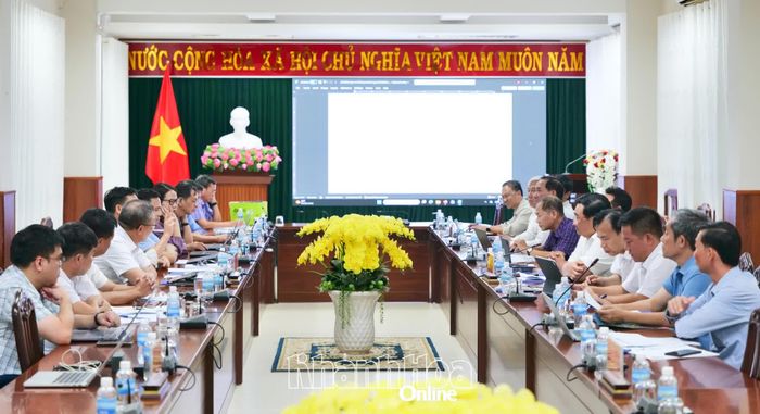 Quang cảnh buổi làm việc.