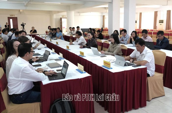 Các đại biểu tham dự chương trình.