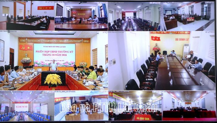 Phiên họp được tổ chức theo hình thức trực tiếp kết hợp trực tuyến.