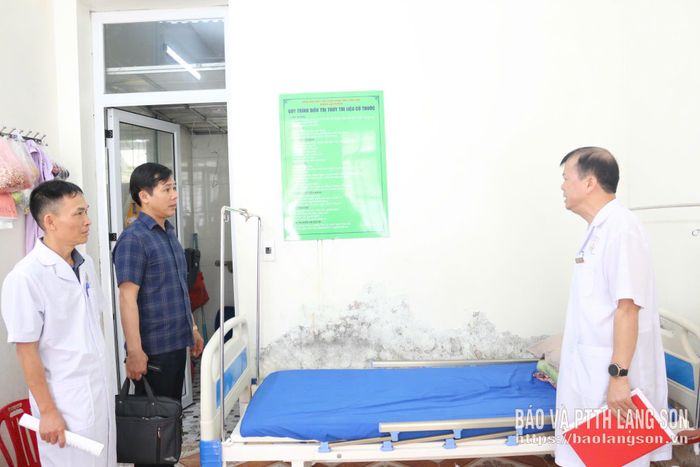 Lãnh đạo Ban Văn hóa - Xã hội HĐND tỉnh khảo sát tại Bệnh viện Phục hồi chức năng tỉnh