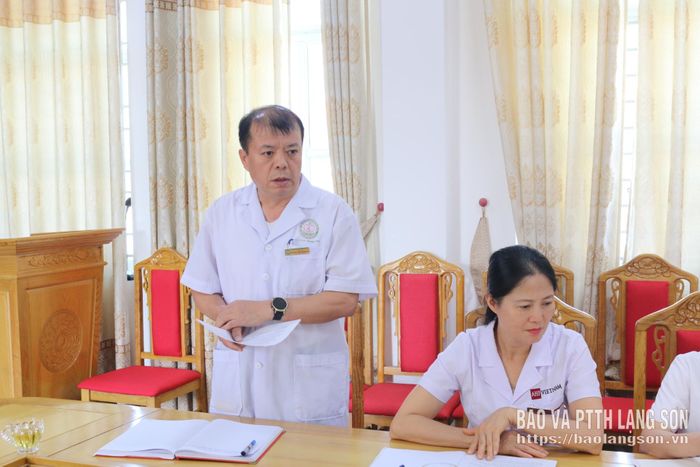Lãnh đạo Bệnh viện Phục hồi chức năng tỉnh phát biểu tại buổi khảo sát