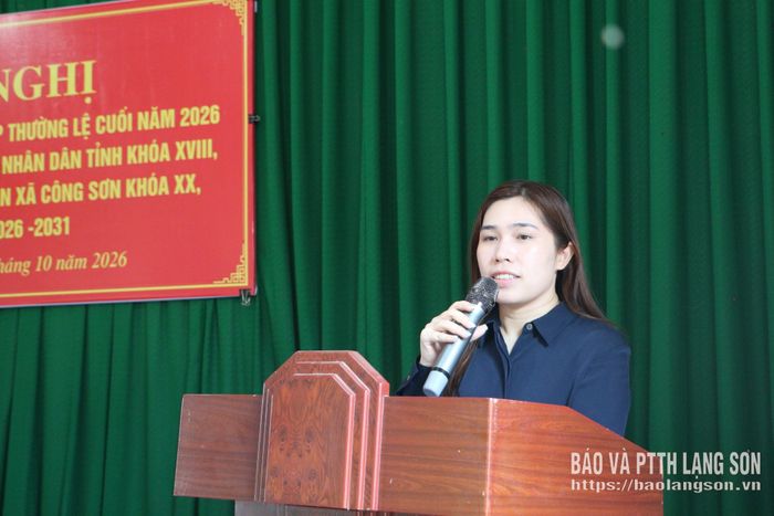 Bà Nguyễn Thị My Hương, Phó Tổng Giám đốc Công ty Cổ phần Hữu Nghị Xuân Cương, đại biểu thuộc Tổ đại biểu số 3 HĐND tỉnh phát biểu tại hội nghị