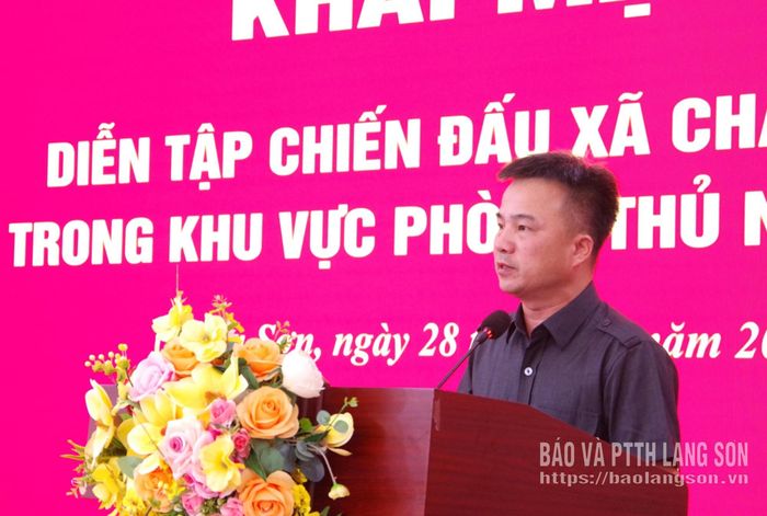 Lãnh đạo xã Châu Sơn phát biểu tại buổi khai mạc diễn tập
