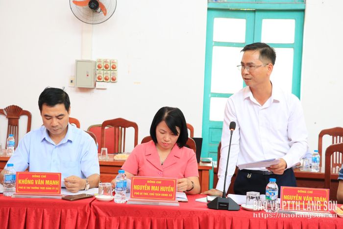 Lãnh đạo xã Vạn Linh phát biểu tại buổi kiểm tra