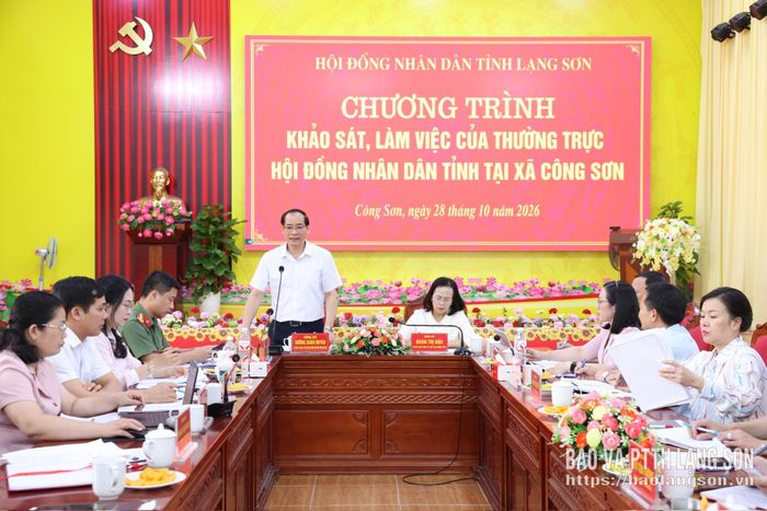 Đồng chí Dương Xuân Huyên, Ủy viên Ban Thường vụ Tỉnh ủy, Phó Chủ tịch Thường trực HĐND tỉnh phát biểu tại buổi khảo sát