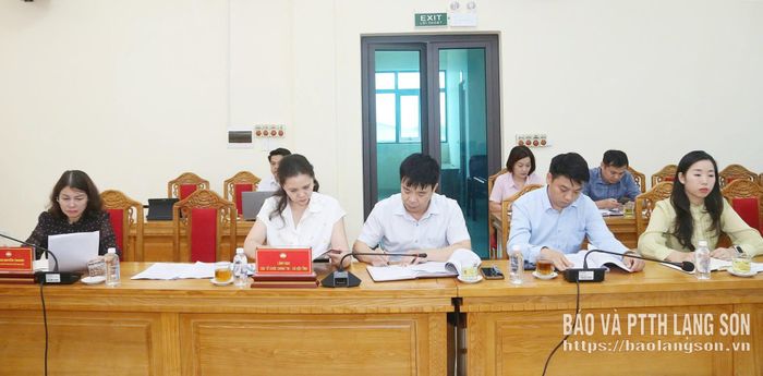 Các đại biểu dự buổi làm việc