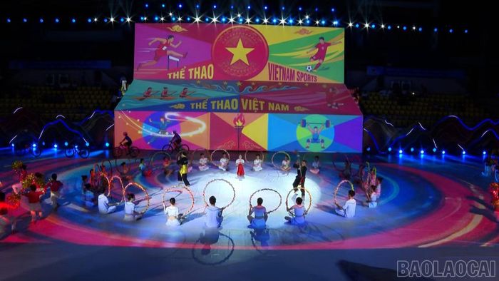 Điểm nhấn của lễ khai mạc là chương trình nghệ thuật đặc sắc.