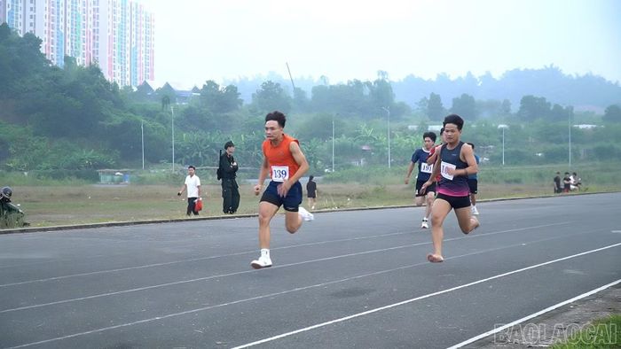 Các vận động viên nam, nữ tranh tài ở các nội dung chạy, nỗ lực bứt tốc, hướng tới thành tích cao nhất tại Đại hội Thể dục thể thao tỉnh Lào Cai lần thứ I, năm 2026.