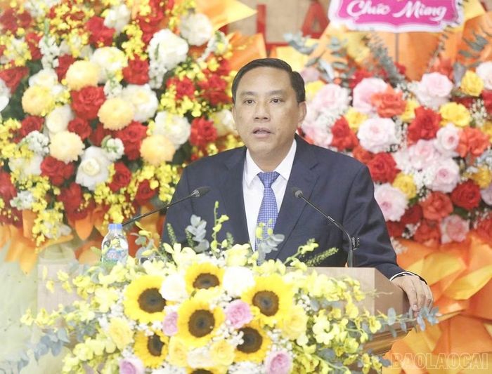 Đồng chí Hoàng Giang - Phó Bí thư Thường trực Tỉnh ủy, Chủ tịch HĐND tỉnh phát biểu chỉ đạo tại Đại hội.