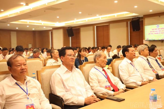 Các đồng chí lãnh đạo Hội Nhà báo tỉnh qua các thời kỳ dự đại hội.