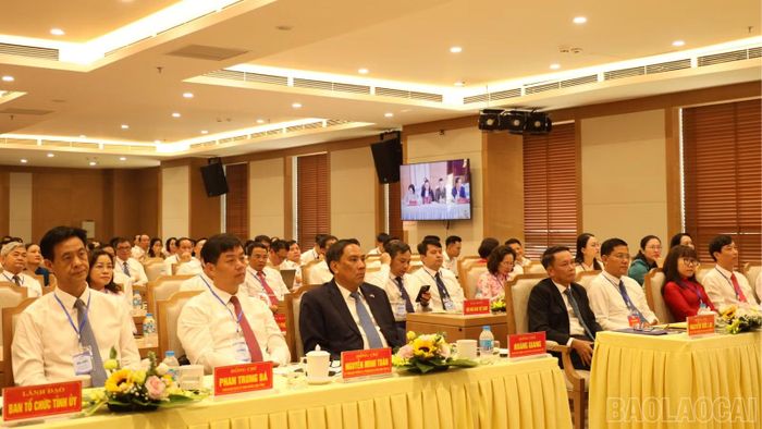 Các đồng chí lãnh đạo tỉnh và Hội Nhà báo Việt Nam dự Đại hội đại biểu Hội Nhà báo tỉnh Lào Cai lần thứ I, nhiệm kỳ 2026-2031.