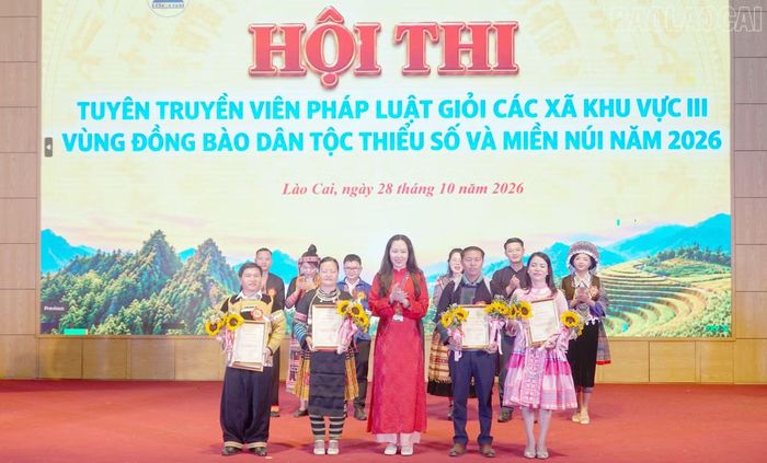 4 đội đoạt giải Khuyến khích tại hội thi.