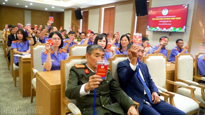Các đại biểu dự Đại hội biểu quyết bầu Ban Chấp hành Hội Luật gia tỉnh khóa I.