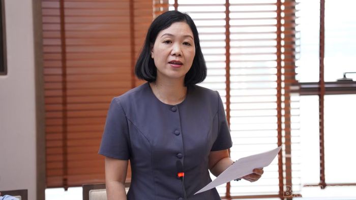 Các chuyên gia phản biện và thành viên Hội đồng tập trung trao đổi, thảo luận, đánh giá các nhiệm vụ.