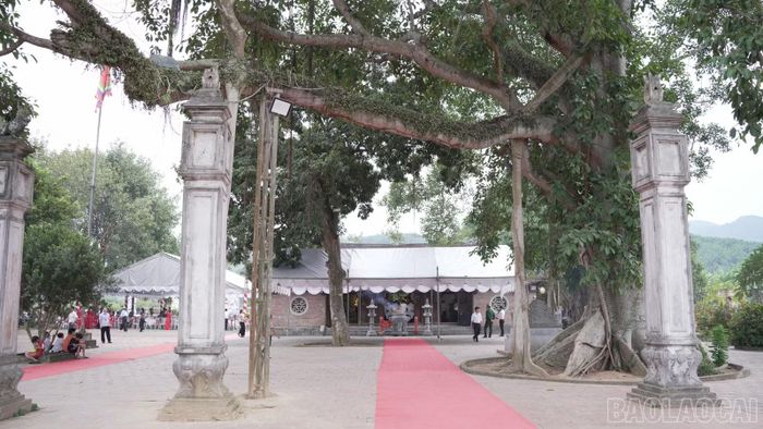 Đền Nhược Sơn, di tích lịch sử cấp quốc gia tại xã Châu Quế, gắn với việc thờ phụng danh tướng Hà Khắc Chương.