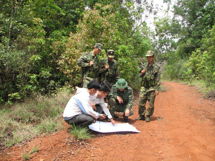 Các đơn vị chủ rừng phối hợp chặt chẽ với chính quyền địa phương trong công tác bảo vệ rừng ở khu vực biên giới. (Ảnh: Tư liệu)
