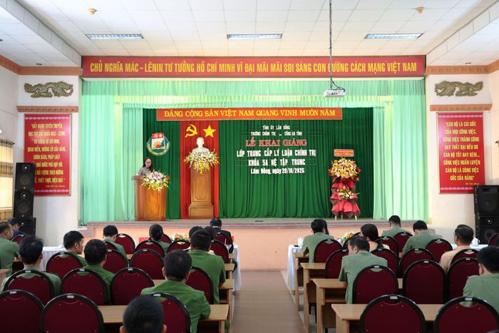 Quang cảnh lễ khai giảng