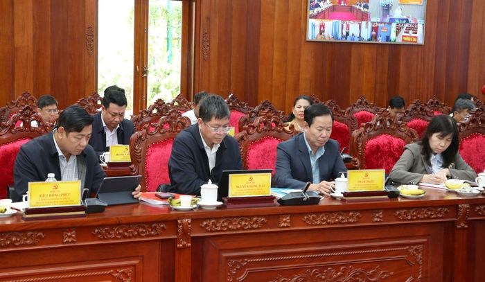 Các đồng chí Ủy viên Ban Thường vụ Tỉnh ủy tham dự hội nghị