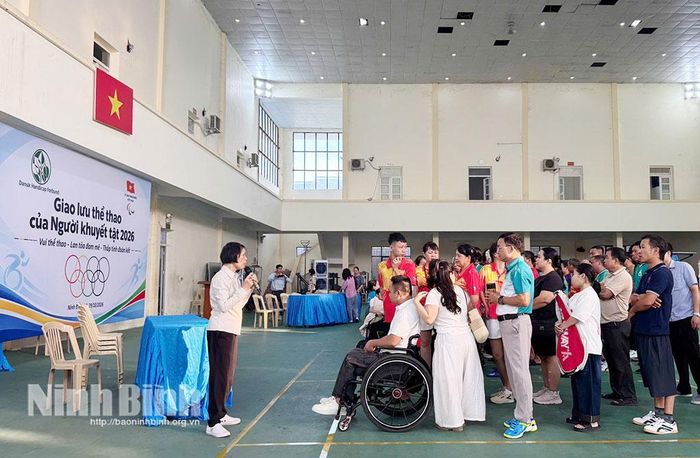 Các vận động viên tham gia chương trình giao lưu.