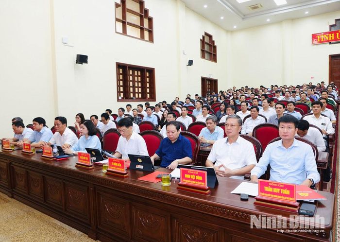 Các đại biểu dự hội nghị.